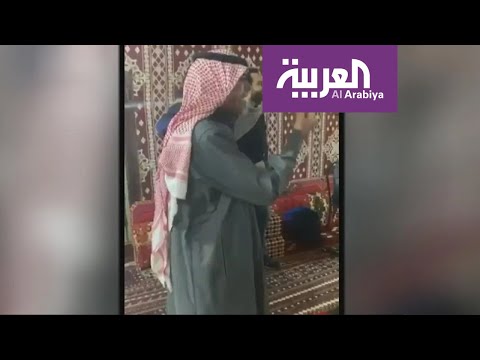 شاهد سعودي من أهالي العلا يستضيف سياحًا بولنديين على عشاء تقليدي