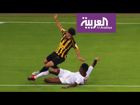 شاهد مقيم الحكام في الآسيوي يكشف أخطاء حكم مباراة الاتحاد والشباب