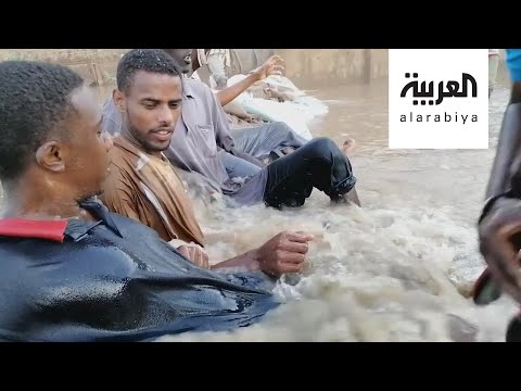 شاهد مقطع فيديو شغل السودانيين يرصد التصدي لفيضان النيل بالبشر