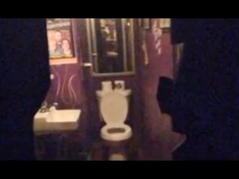 بالفيويو مرآة الحمام تدمر سمعة أميركية شهيرة