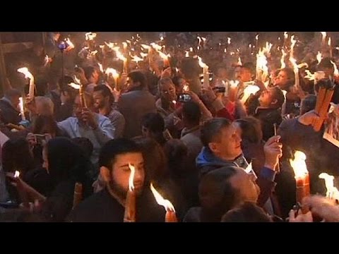 thousands gather at the holy sepulchre in jerusalem