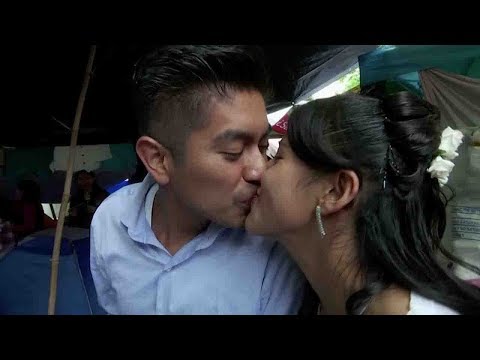 couple gets married despite mexico earthquake