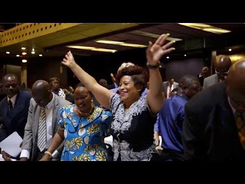 zimbabwes politicians dance