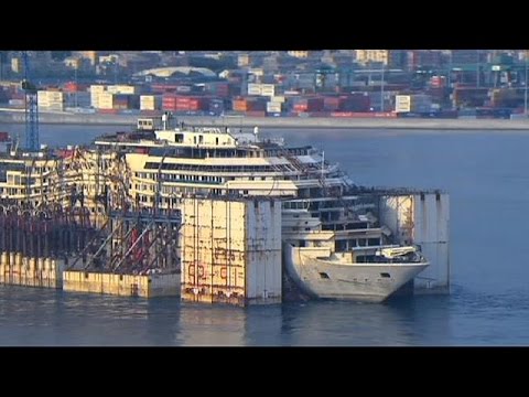 wrecked costa concordia liner