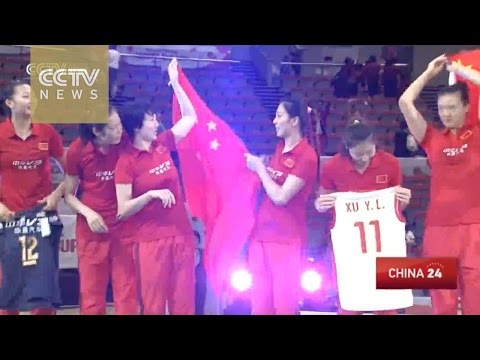 crowd greets chinese women volleyball champs