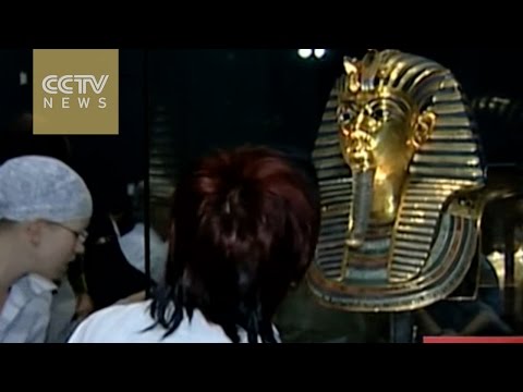 tutankhamun’s golden mask repaired