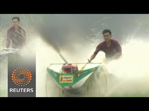 famers race ploughs in thailan