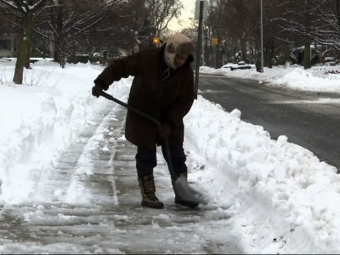 messy commute as snow moves eastward