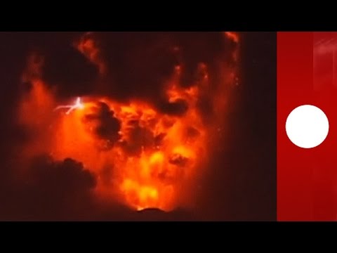 chile volcano violently explodes in electric storm