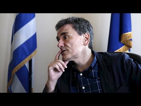 euclid tsakalotos sworn in as new greek finance minister