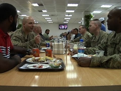 us troops celebrate thanksgiving